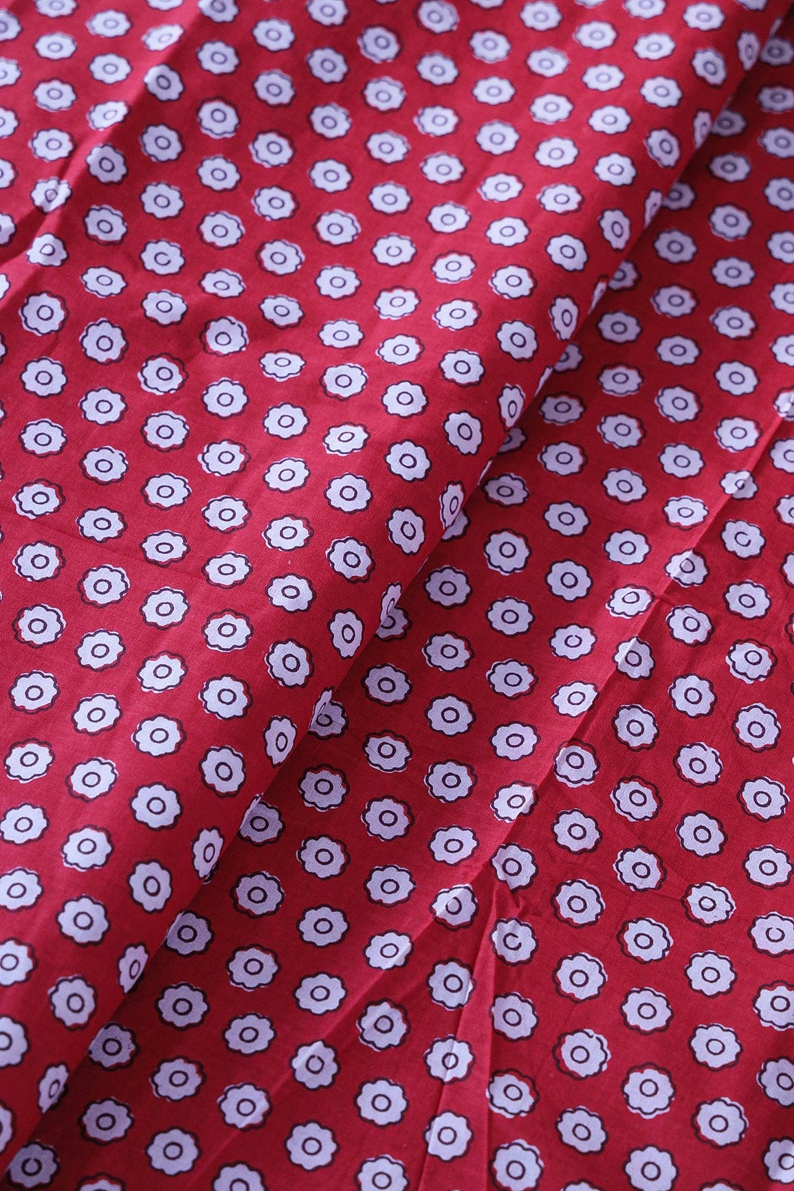 doeraa Prints White Small Floral Booti Pattern Print On Red Pure Cotton Fabric