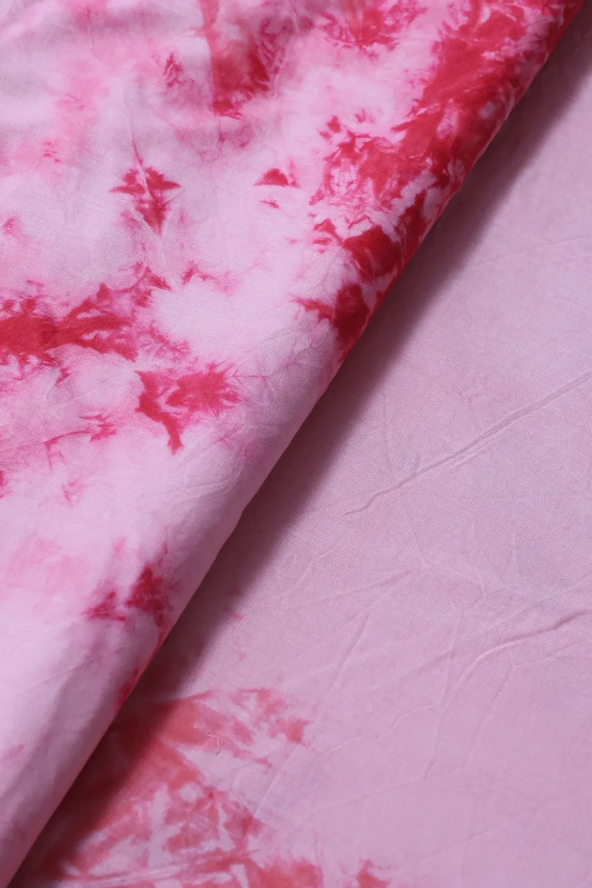 Red And Off White Tie & Dye Shibori Print On Pure Cotton Fabric - doeraa