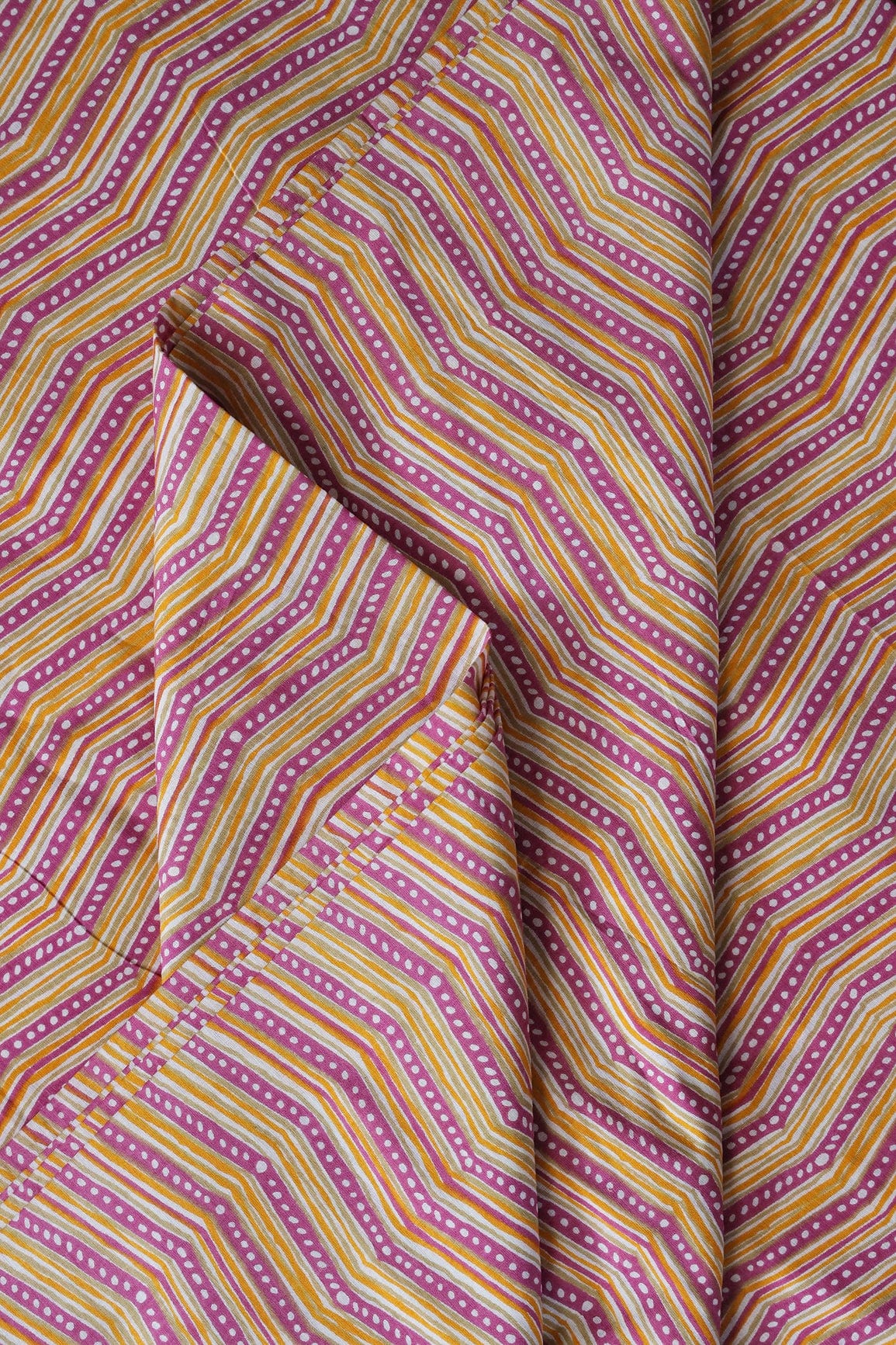 Yellow And Violet Chevron Print On Pure Cotton Fabric - doeraa