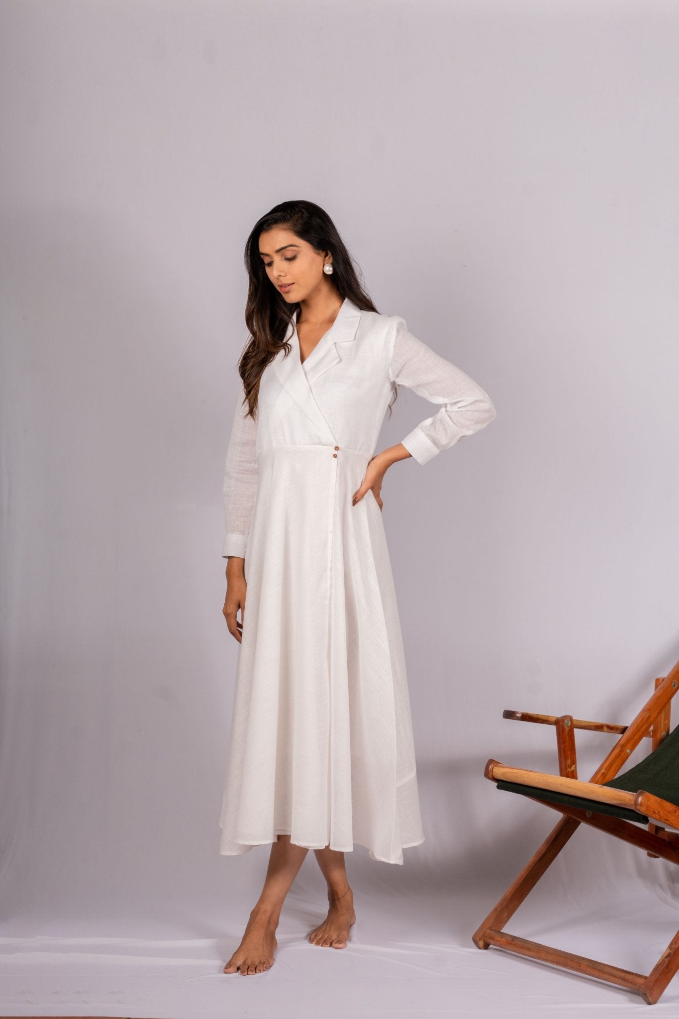 Zen White Linen Dress with Wooden Buttons - doeraa