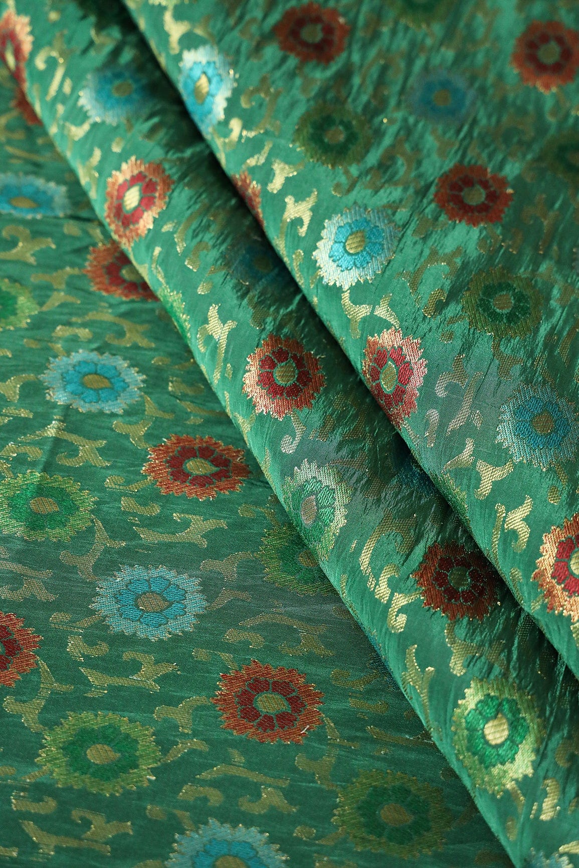 doeraa Banarasi Fabrics Green And Red Floral Pure Kashmiri Silk Gold Zari Banarasi Jacquard Fabric