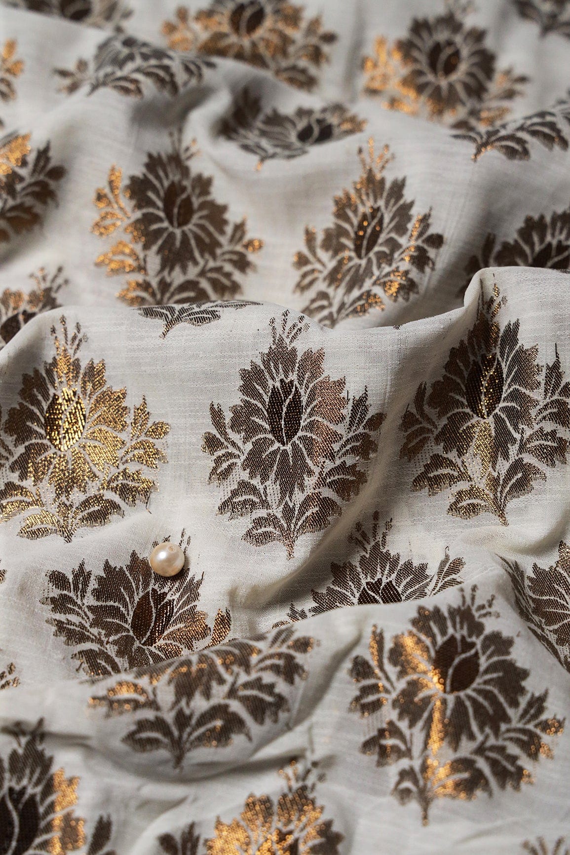 doeraa Banarasi Fabrics White Floral Pure Crepe Taspa Dyeable Banarasi Silk Jacquard Fabric