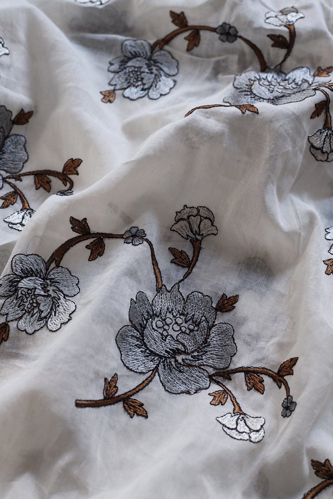 doeraa Embroidery Fabrics Grey And Brown Thread Beautiful Floral Embroidery Work On White Organic Cotton Fabric