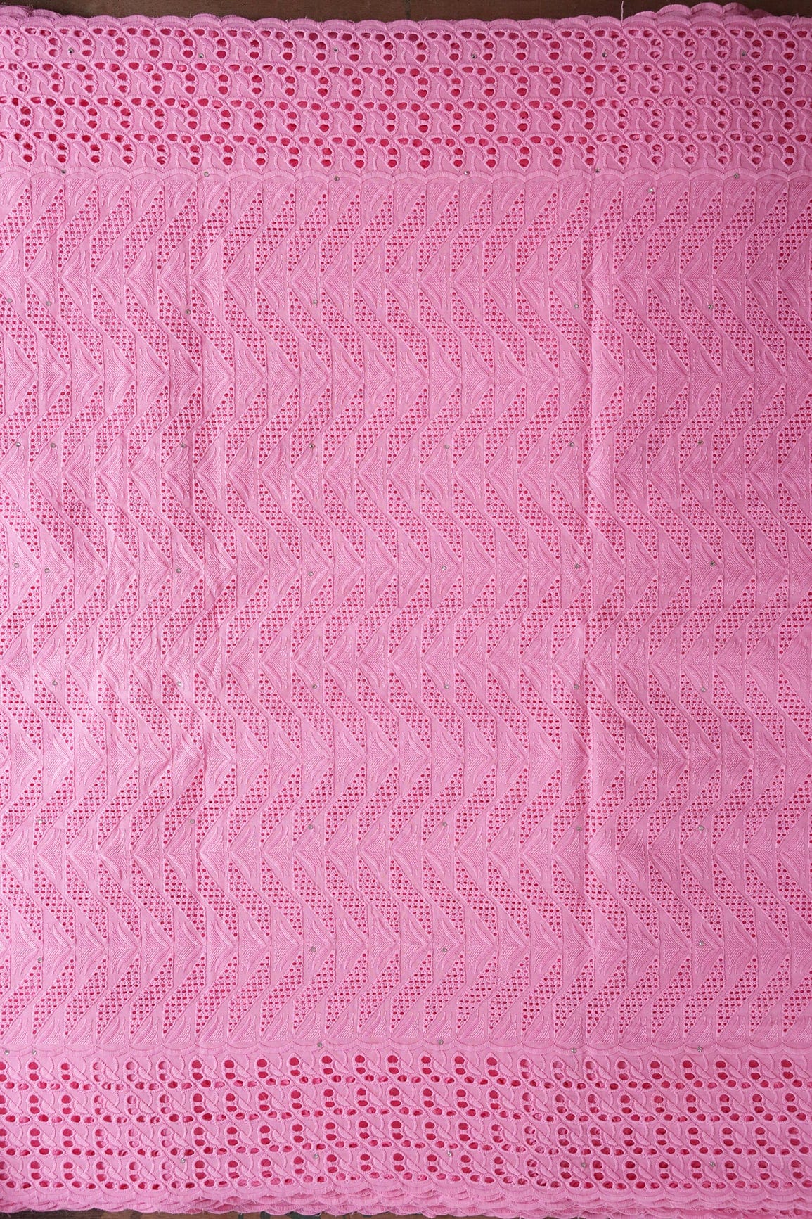 doeraa Embroidery Fabrics Pink Thread Chevron Pattern Schiffli Embroidery Work On Pink Pure Cotton Cambric Fabric
