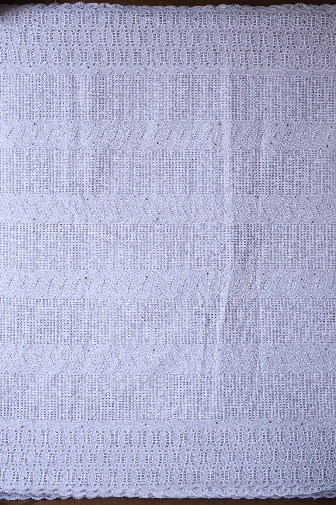 doeraa Embroidery Fabrics White Thread Geometric Pattern Schiffli Embroidery Work On White Pure Cotton Cambric Fabric