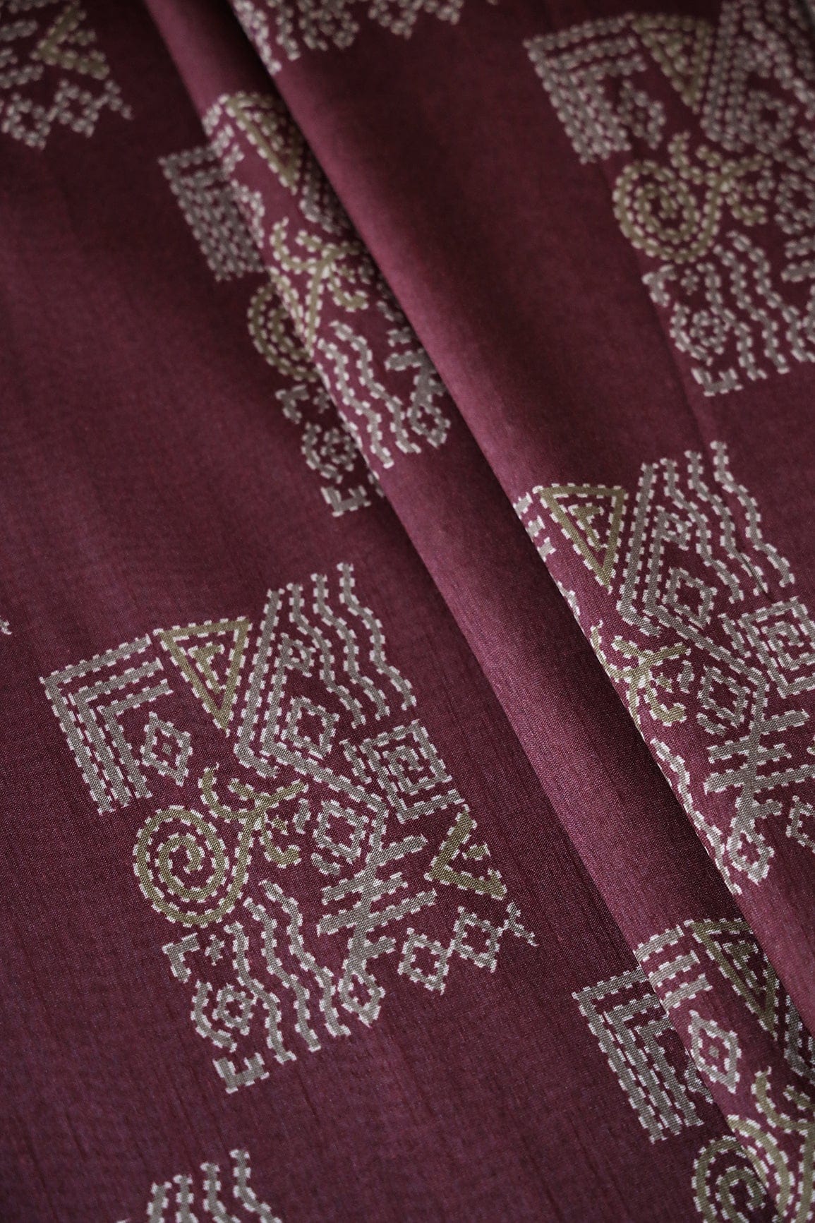 Maroon Geometric Pattern Digital Print On Mulberry Silk Fabric With Border - doeraa