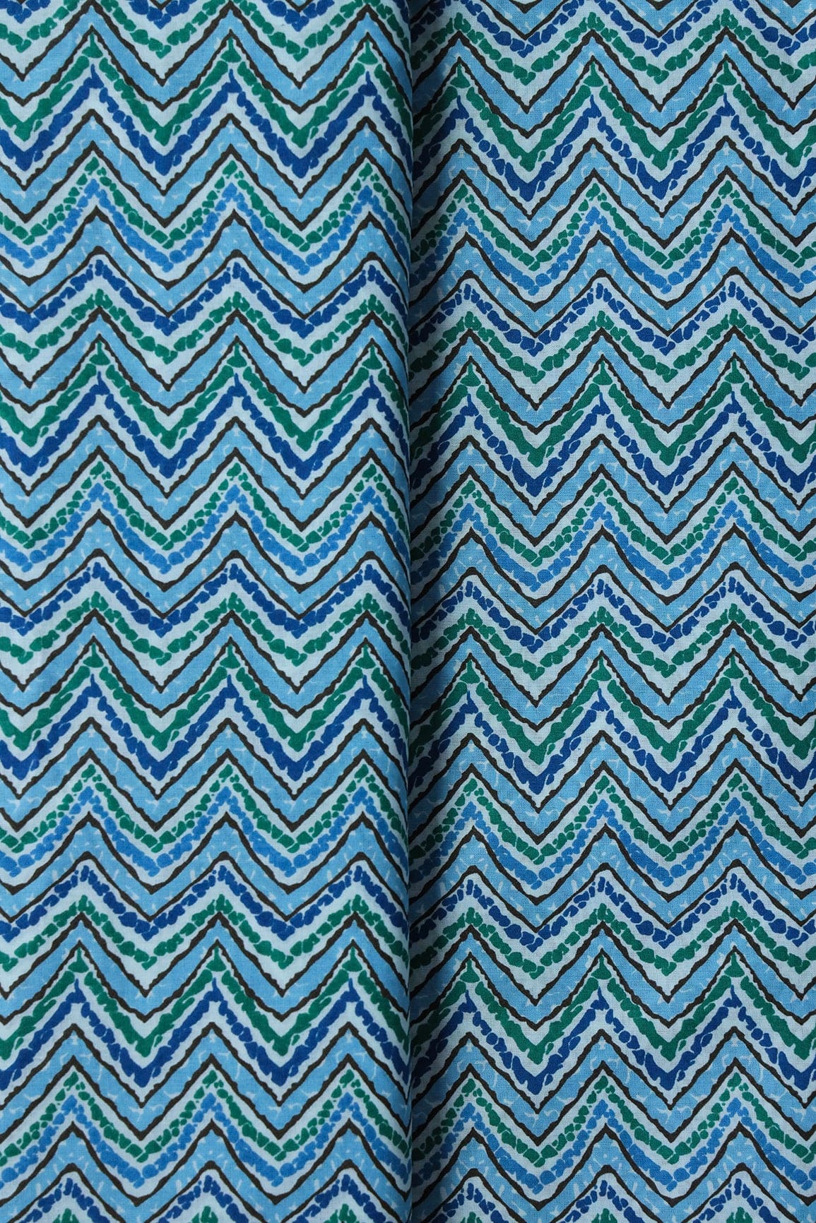 doeraa Prints Green And Carolina Blue Chevron Print On Pure Mul Cotton Fabric