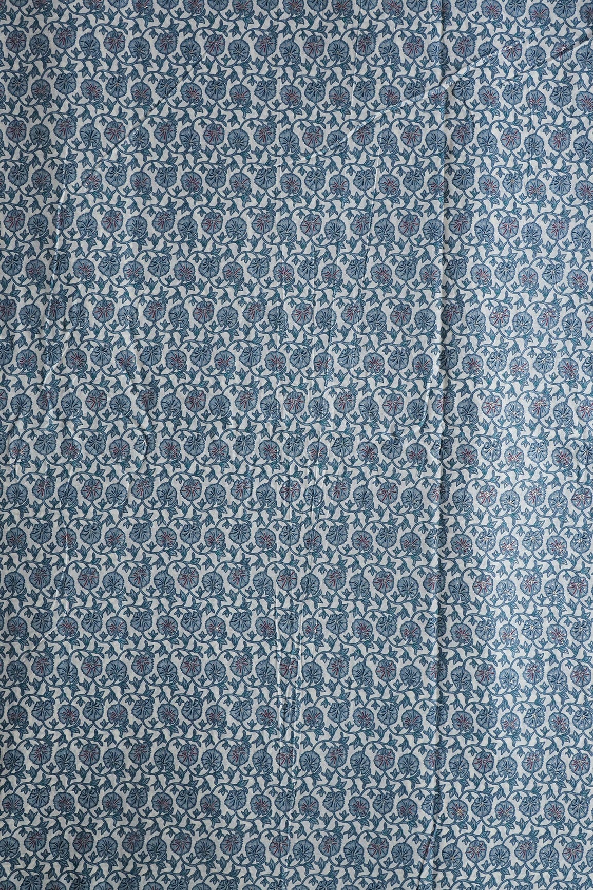 doeraa Prints Grey And White Floral Foil Print On Pure Mul Cotton Fabric