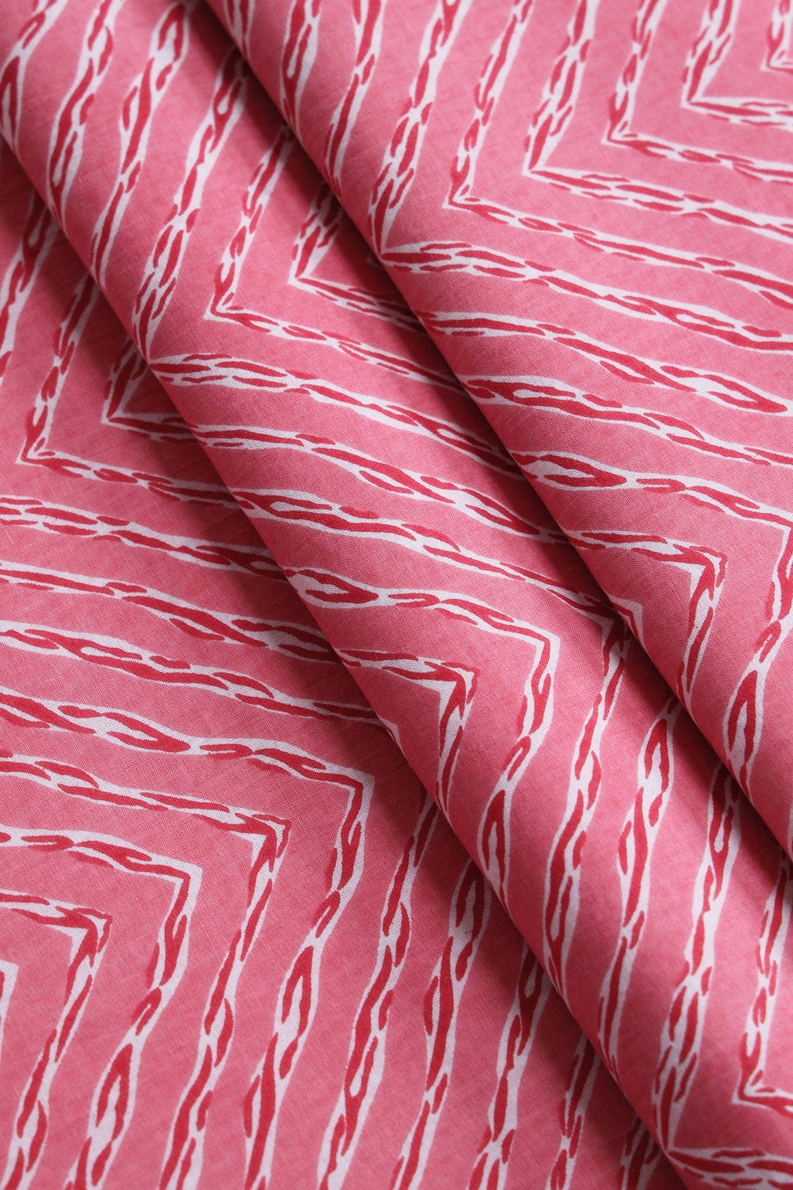 doeraa Prints Hot Pink And White Chevron Print On Pure Mul Cotton Fabric