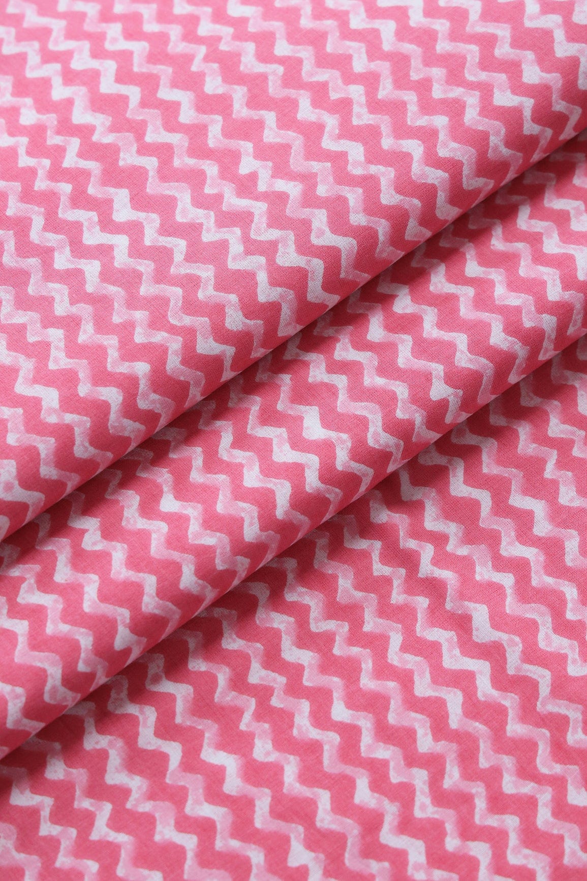 doeraa Prints Hot Pink And White Chevron Print On Pure Mul Cotton Fabric