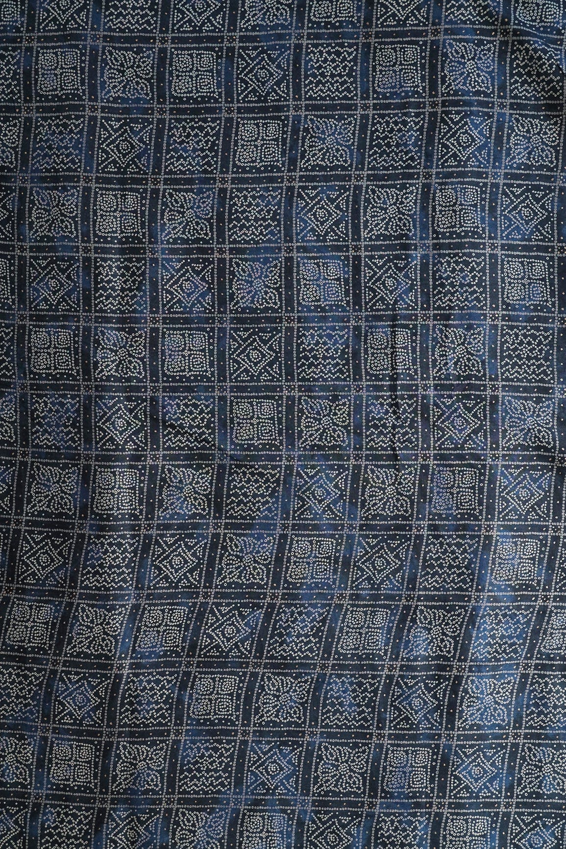 doeraa Prints Navy Blue And White Bandhani Pattern With Foil Print On Pure Mul Cotton Fabric