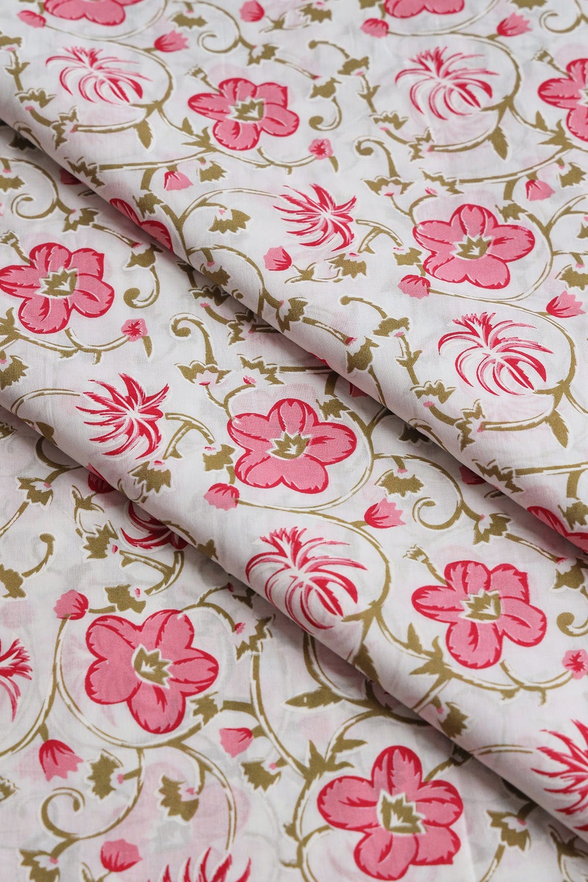 doeraa Prints Off White And Light Pink Floral Print On Pure Mul Cotton Fabric
