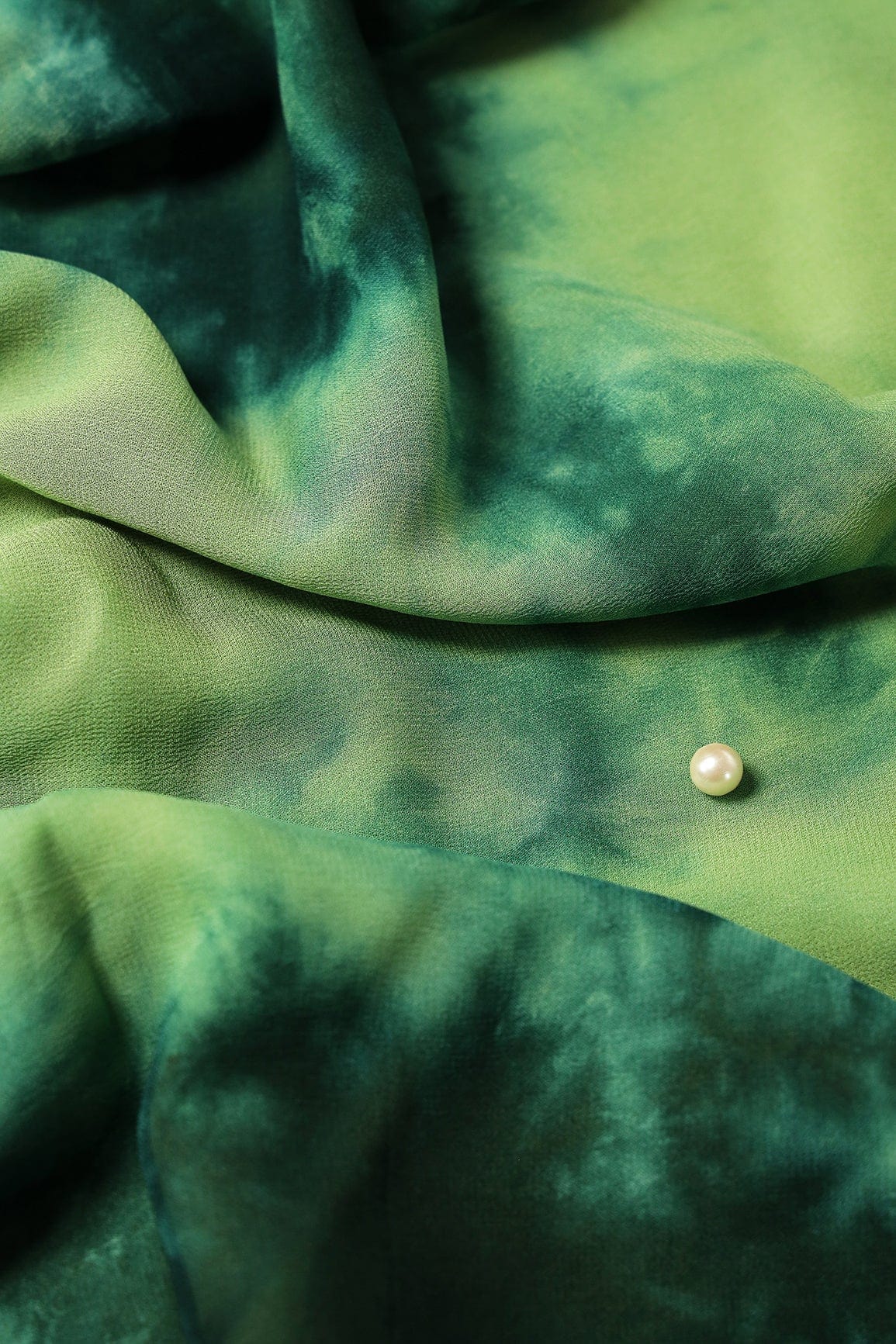 doeraa Prints Parrot Green And Bottle Green Tie & Dye Shibori Print On Viscose Georgette Fabric