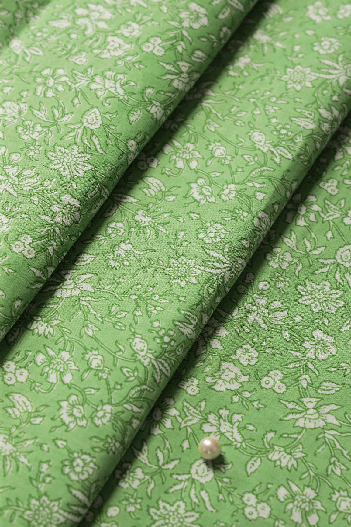 doeraa Prints Parrot Green And White Small Floral Pattern Screen Print Organic Cotton Fabric