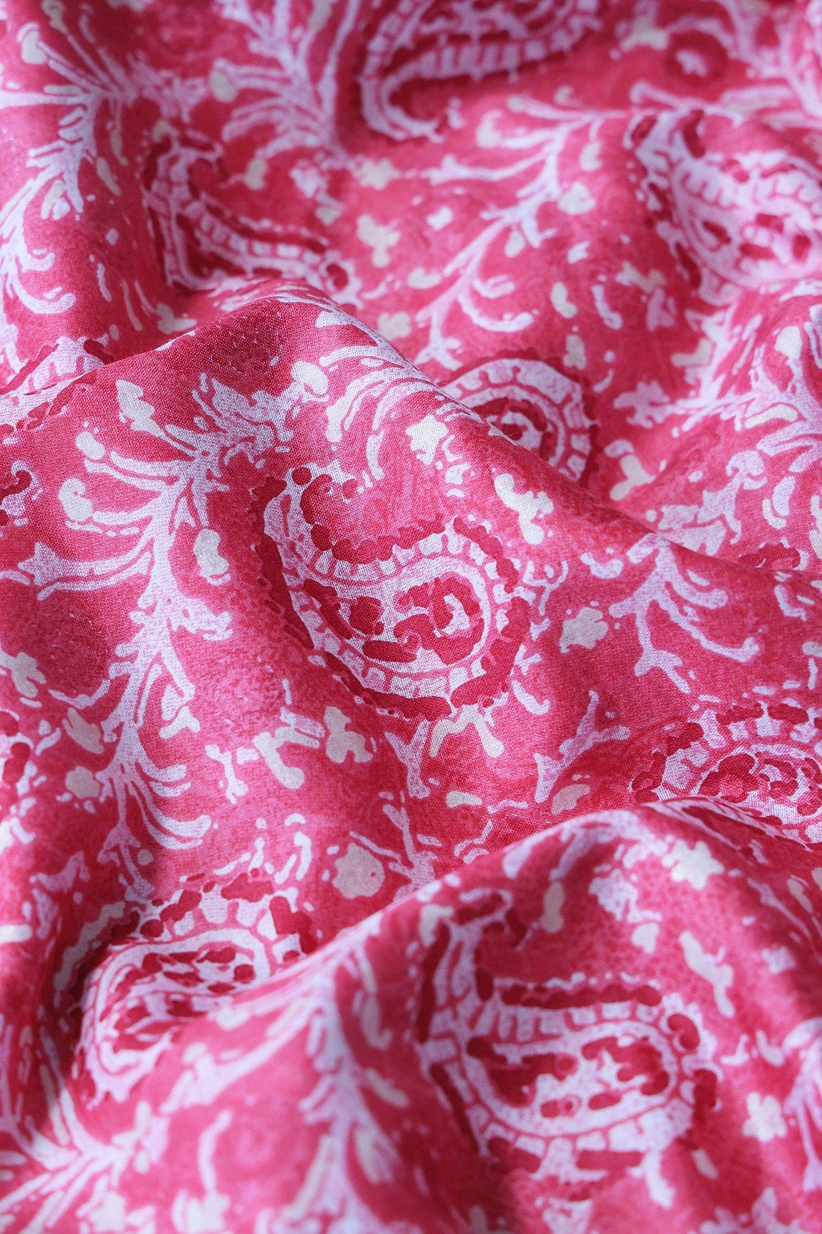 doeraa Prints Pink Paisley Pattern With Foil Print On Pure Mul Cotton Fabric