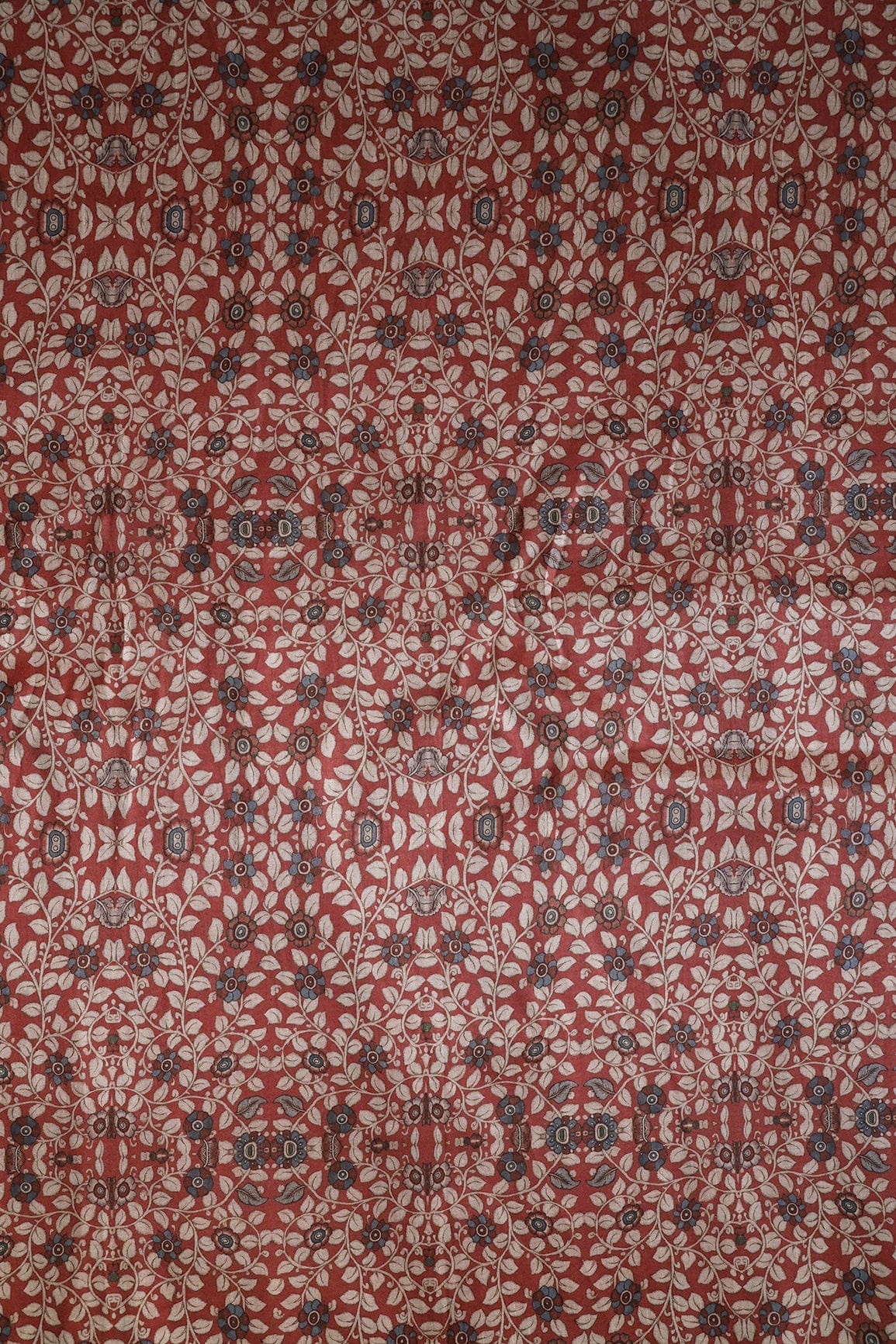 doeraa Prints Red Floral Pattern Digital Print On Mulberry Silk Fabric
