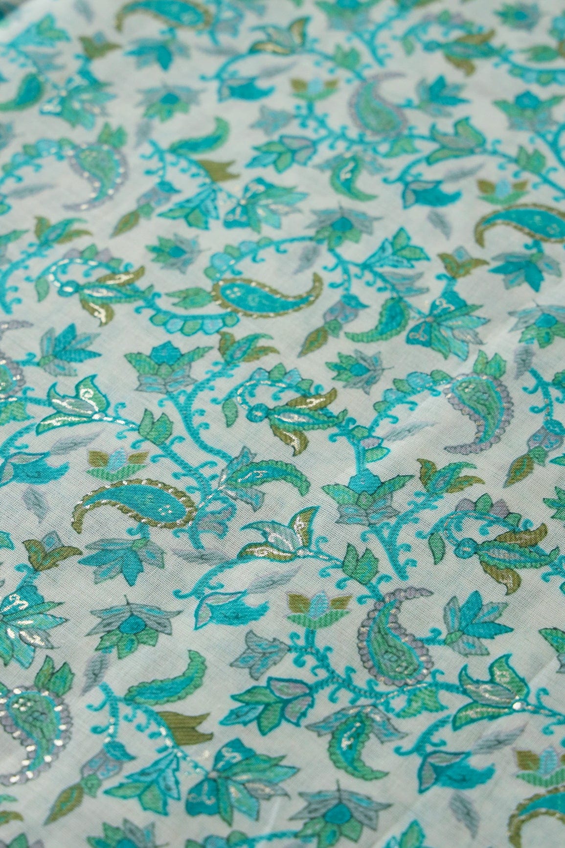 doeraa Prints Turquoise And White Paisley Foil Print On Pure Mul Cotton Fabric