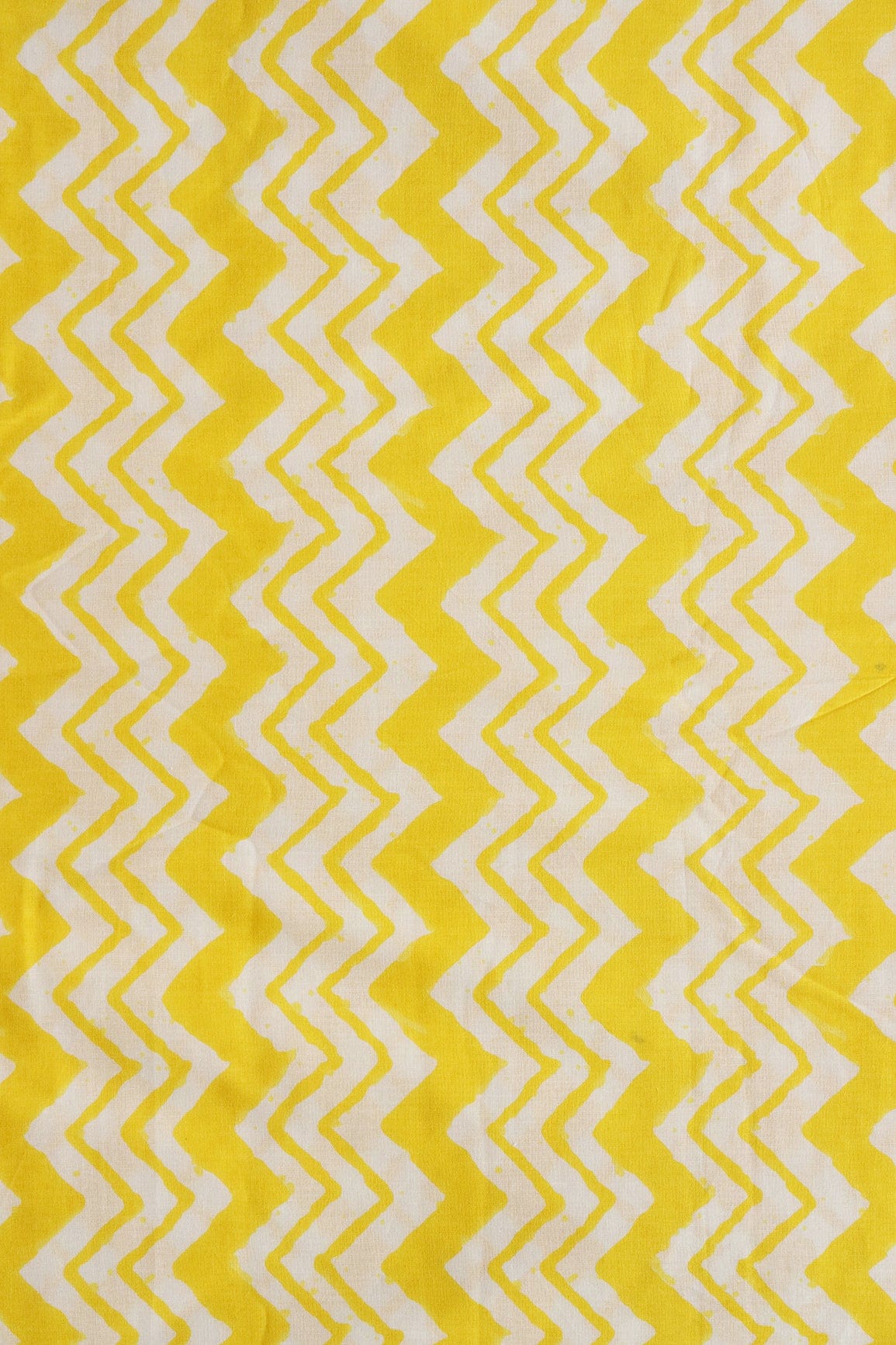 doeraa Prints White And Yellow Chevron Print On Pure Mul Cotton Fabric