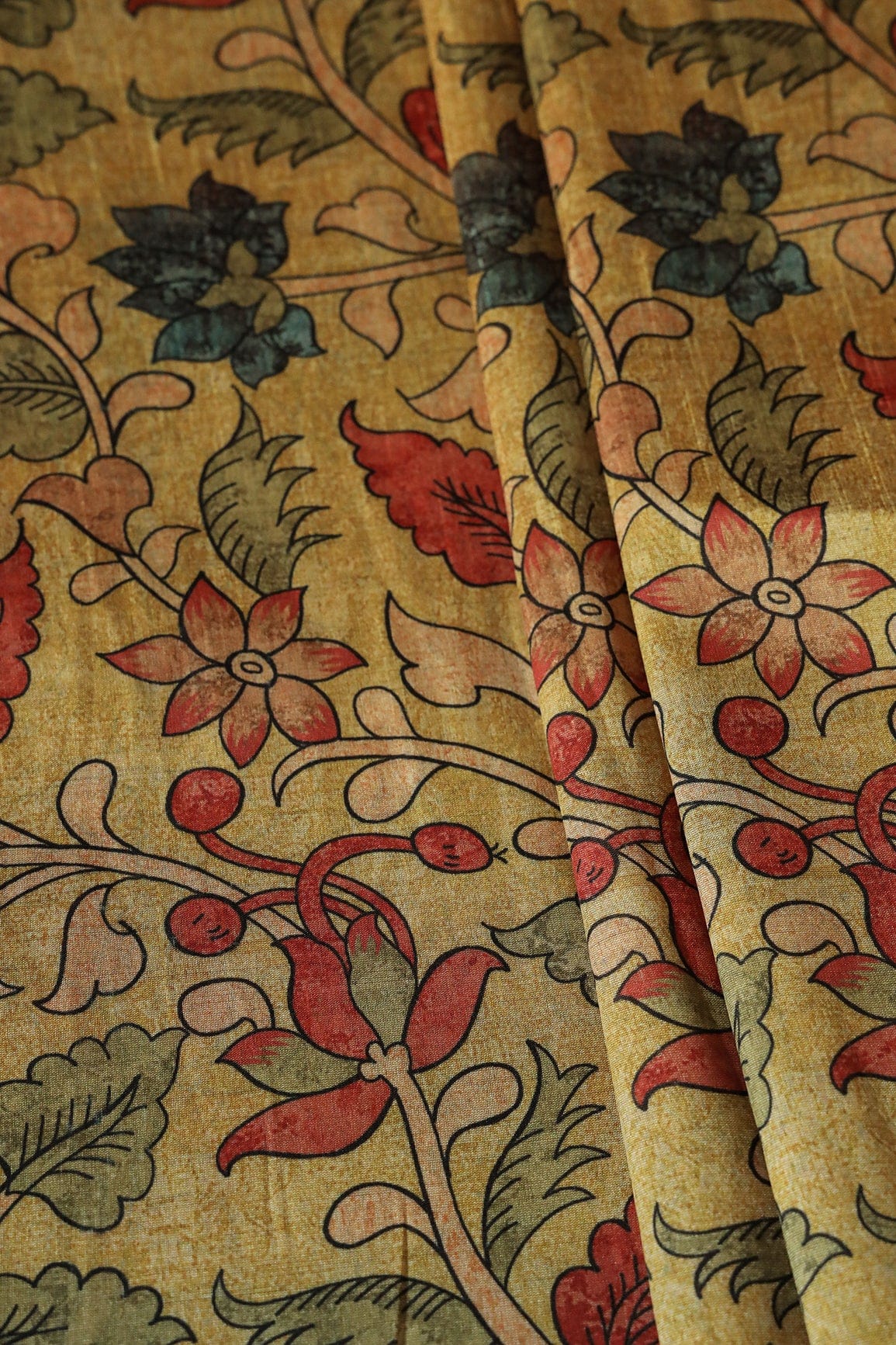 doeraa Prints Yellow Floral Pattern Digital Print On Mulberry Silk Fabric