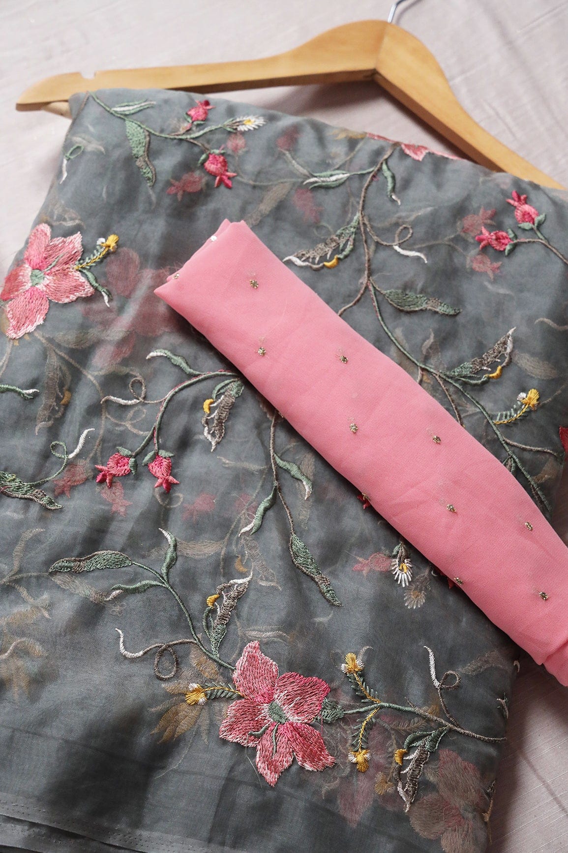 doeraa Saree Sets Grey And Pink Saree set (2 Piece)